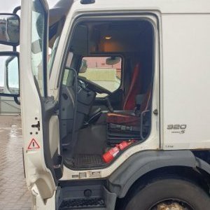 foto EUR5 Volvo 7.5m 19.5t bett lowdeck-kuplung luft seil FE320 pritsche